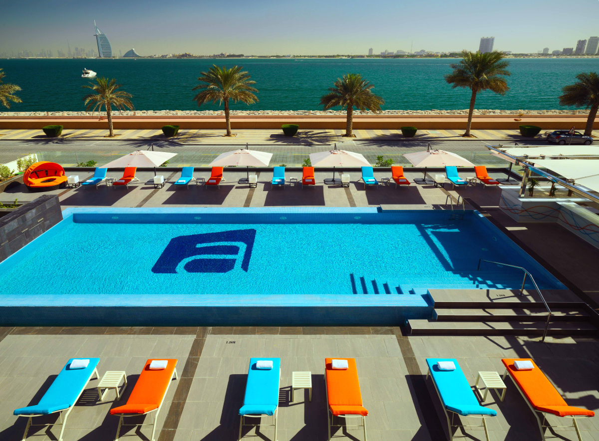 Буквально всё про отель Aloft Palm Jumeirah. Новая эстетика отдыха в ритме Дубая. Глянцевый журнал Redesign (Редизайн). www.redesign-home.ru