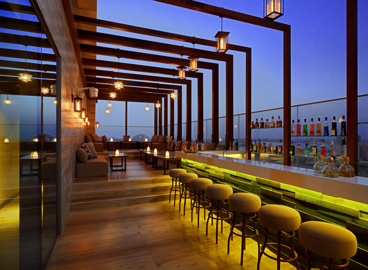 Буквально всё про отель Aloft Palm Jumeirah. Новая эстетика отдыха в ритме Дубая. Глянцевый журнал Redesign (Редизайн). www.redesign-home.ru