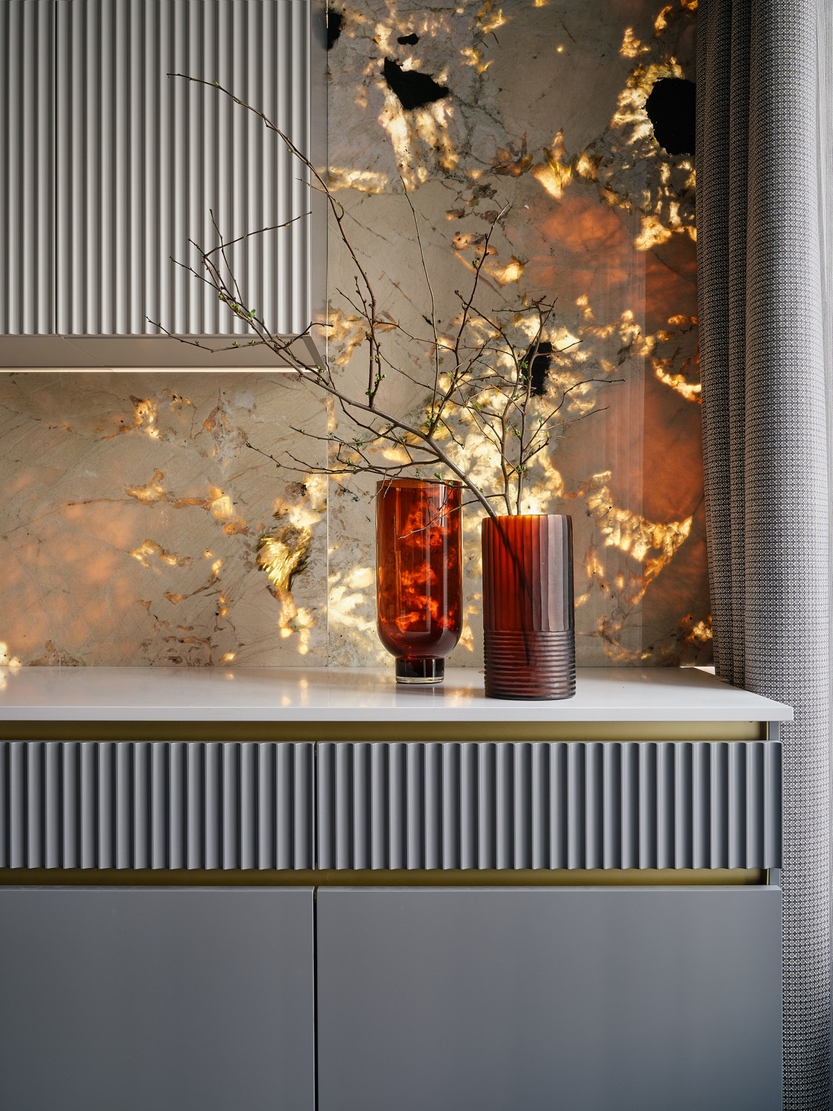 Геометрия элегантности от AURA INteriors: интерьер 62м² для одной, но очень взыскательной. Ольга Мизрах, Ник Руденко. Глянцевый журнал Redesign (Редизайн). www.redesign-home.ru