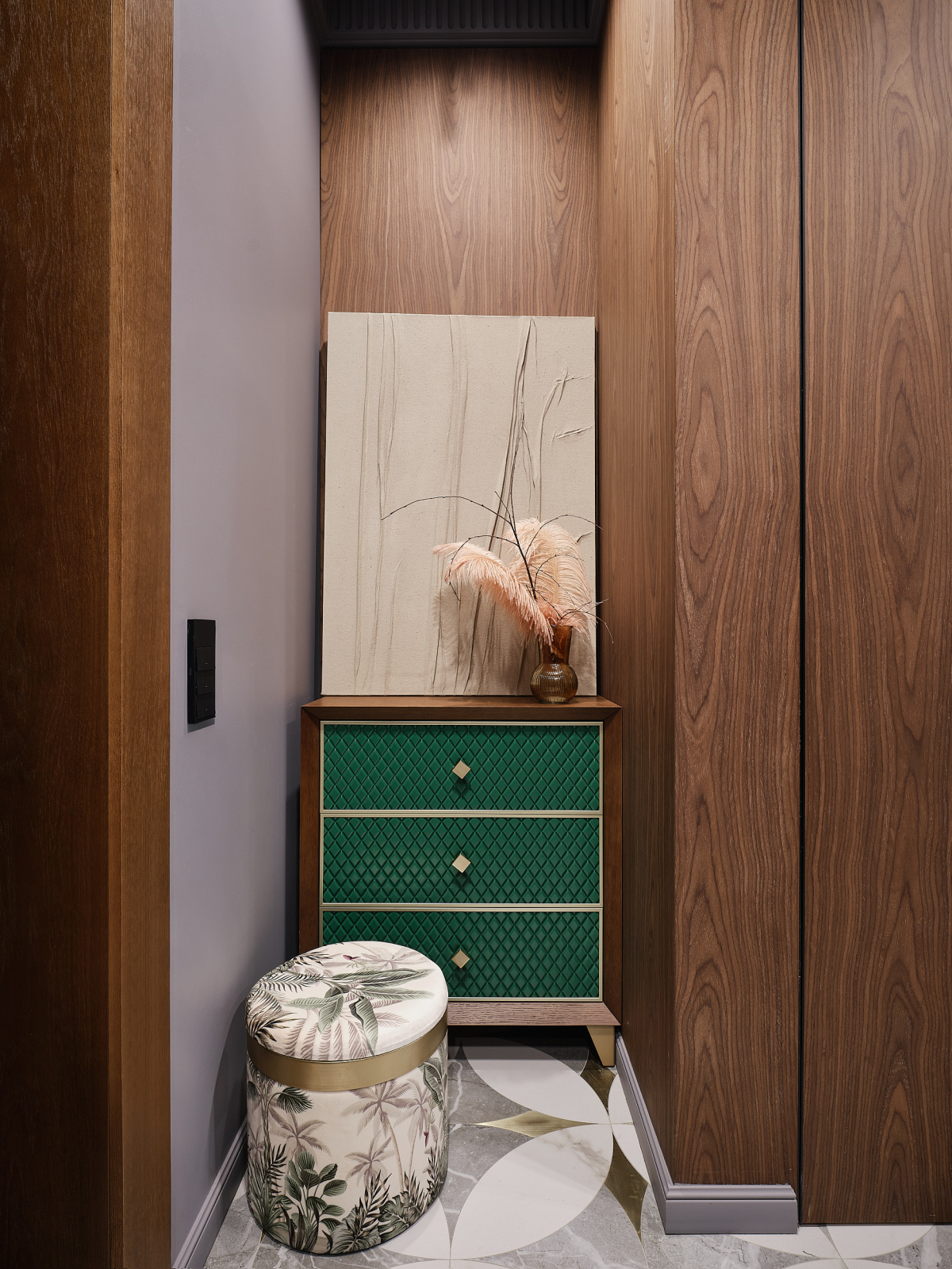Геометрия элегантности от AURA INteriors: интерьер 62м² для одной, но очень взыскательной. Ольга Мизрах, Ник Руденко. Глянцевый журнал Redesign (Редизайн). www.redesign-home.ru