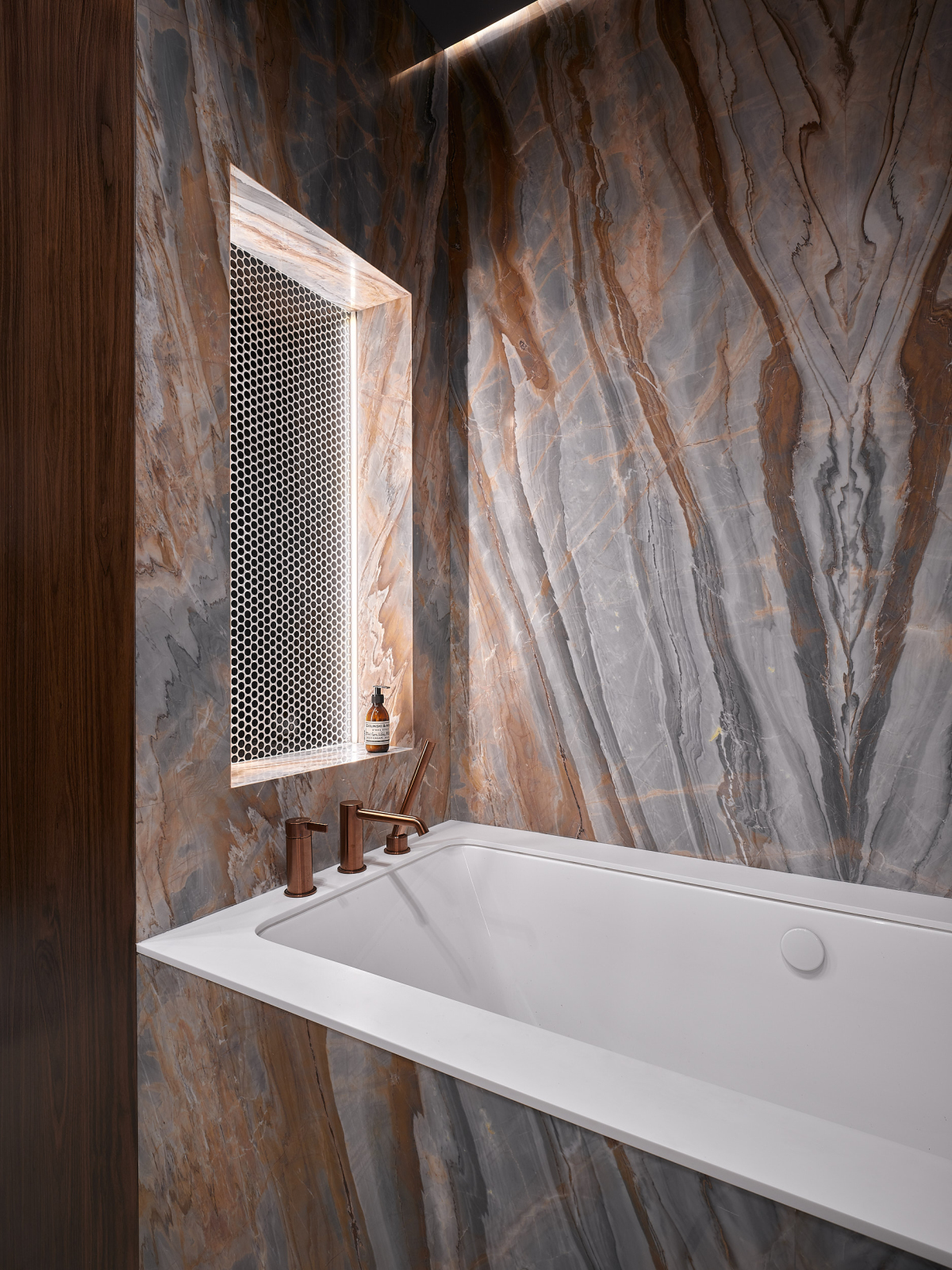 Геометрия элегантности от AURA INteriors: интерьер 62м² для одной, но очень взыскательной. Ольга Мизрах, Ник Руденко. Глянцевый журнал Redesign (Редизайн). www.redesign-home.ru